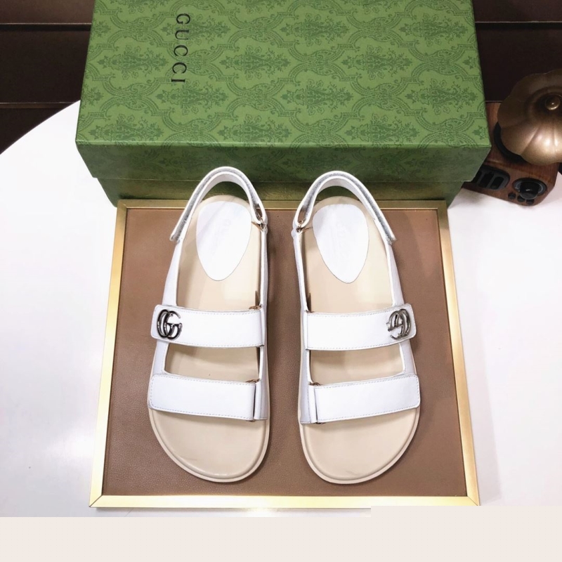 G*u*i sandals